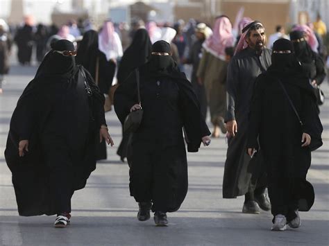 how are women treated in saudi arabia